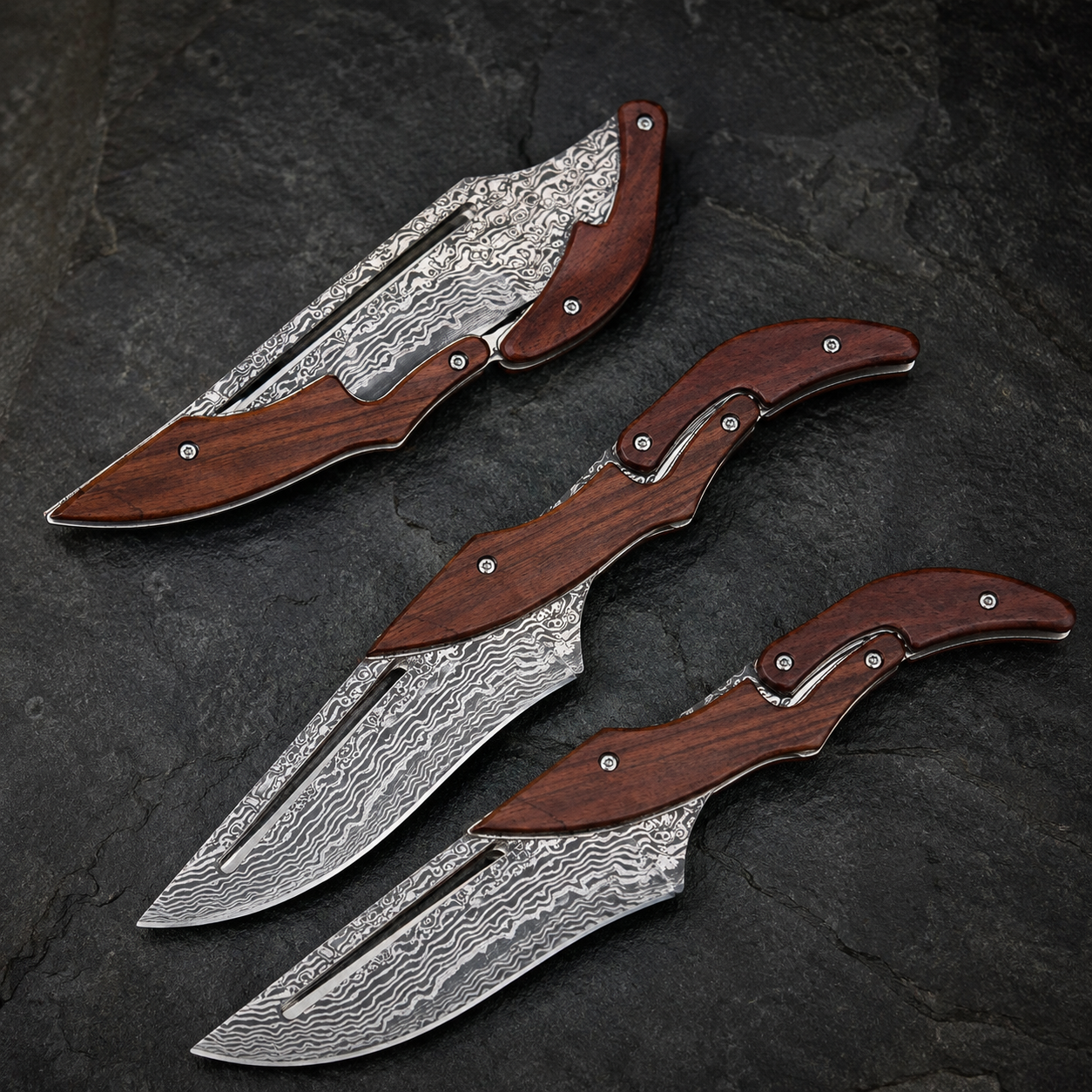 Three Vinland knives included in the bundle